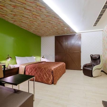 Foxdou Business Motel Tainan Zewnętrze zdjęcie
