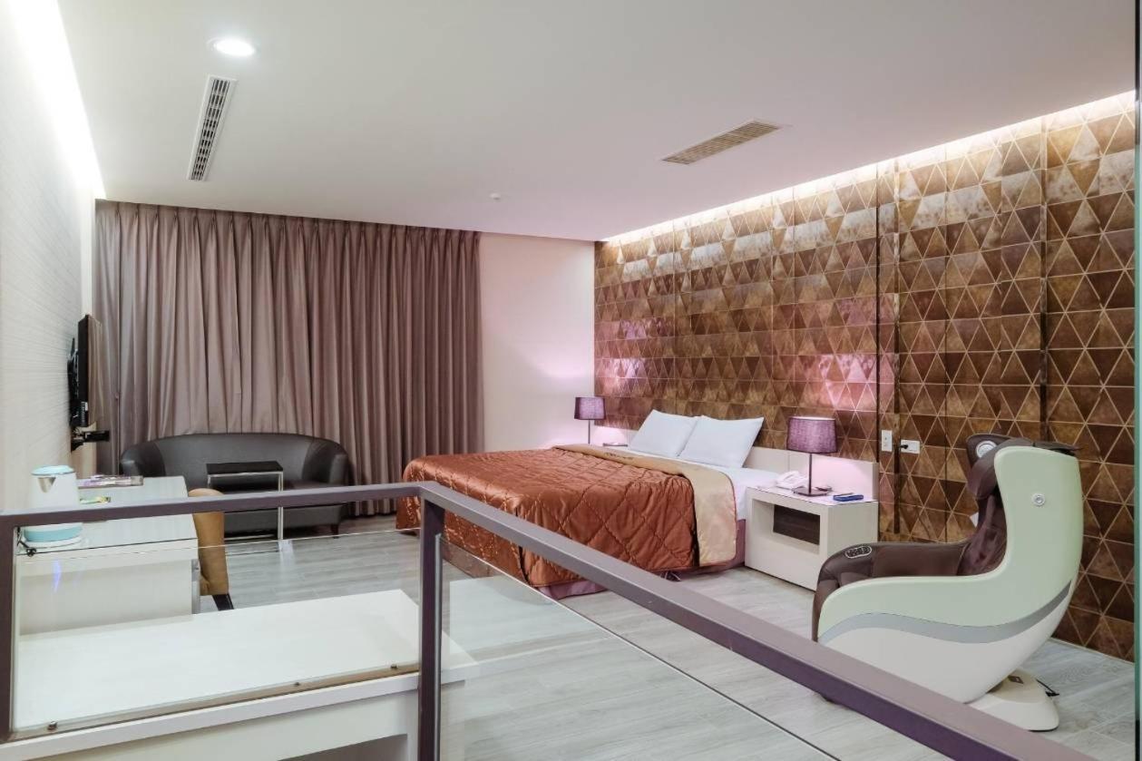 Foxdou Business Motel Tainan Zewnętrze zdjęcie