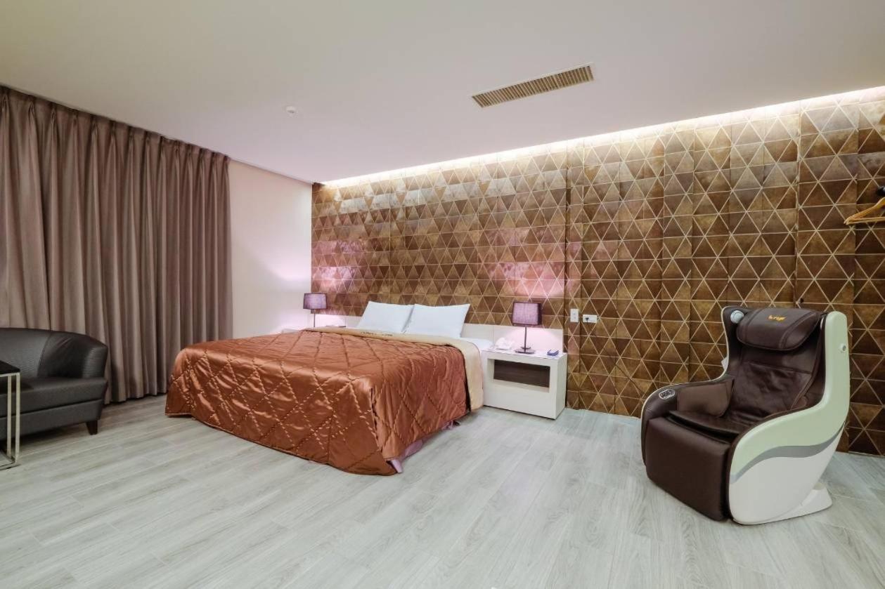 Foxdou Business Motel Tainan Zewnętrze zdjęcie