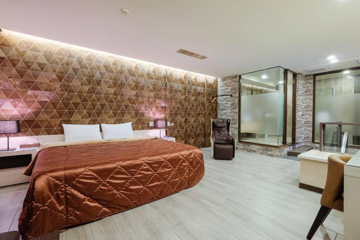 Foxdou Business Motel Tainan Zewnętrze zdjęcie